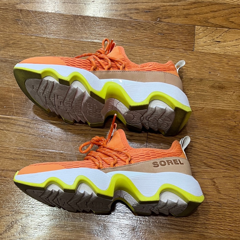 Orange Knit Wave-Sole Women's Sneakers - Picture 4 of 8